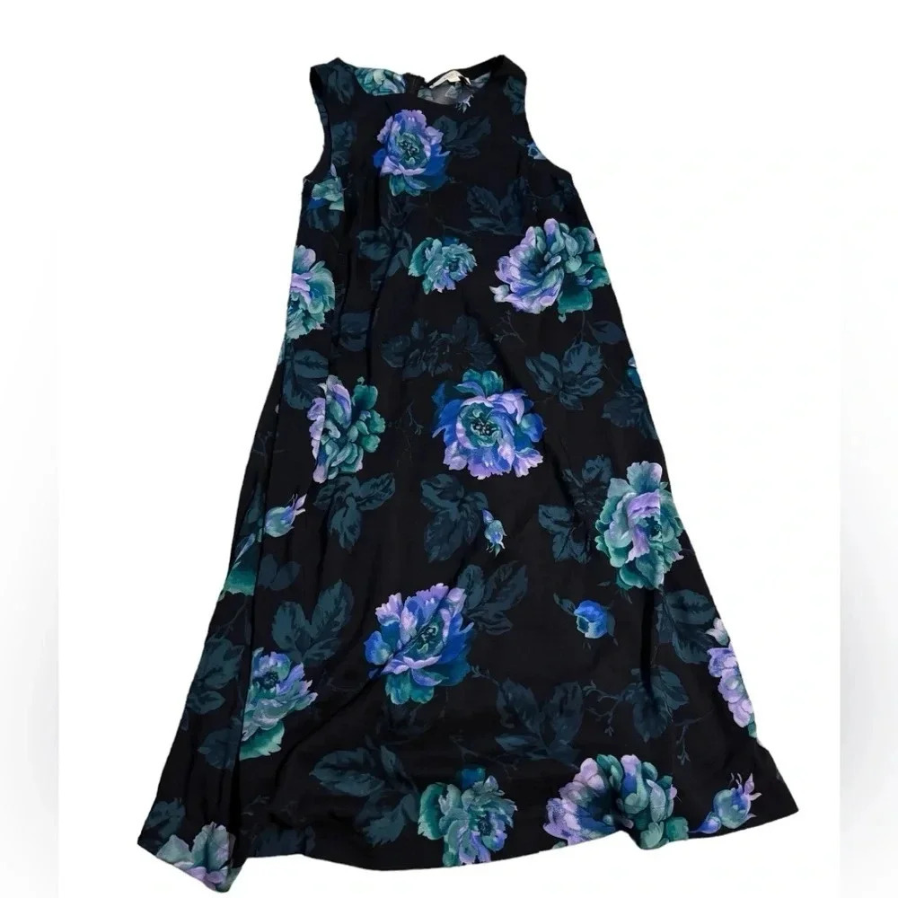 Loft floral‎ dress size is MT